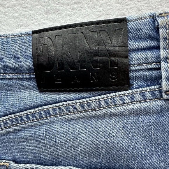 DKNY Women's White Kent High-Rise Cut Button Front Jean Shorts Size 28/6 - Picture 7 of 7